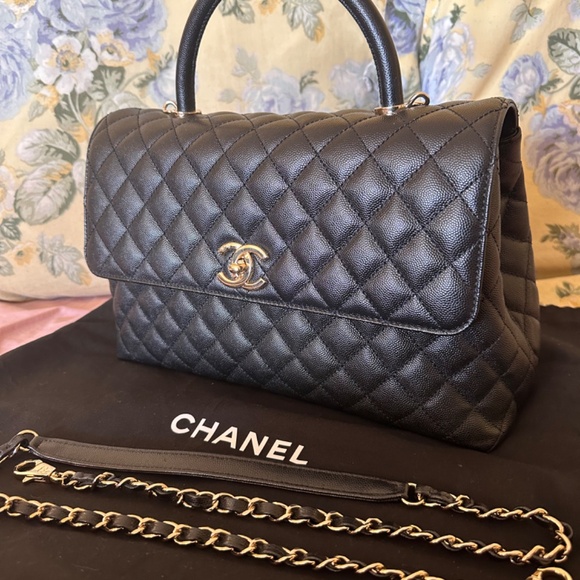 Medium Chanel with handle caviar leather - Picture 9 of 16